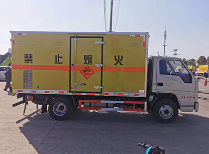 大通爆破器材运输车工人安全操作规范与智能技术保障